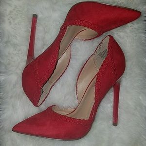 Red Pumps